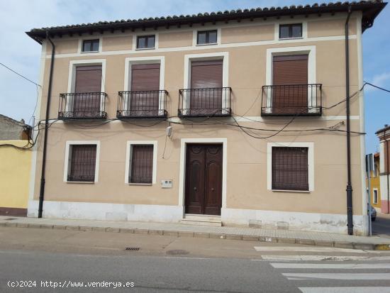 CASA EN MELGAR DE FERNAMENTAL - BURGOS