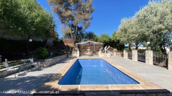 VENTA CHALET CON PISCINA EN MONDEJAR - GUADALAJARA