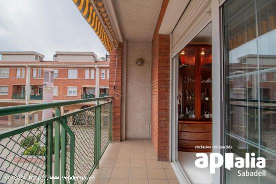  CASA ADOSADA EN BARBERÀ DEL VALLÉS CON PLAZA DE PARQUING. - BARCELONA 