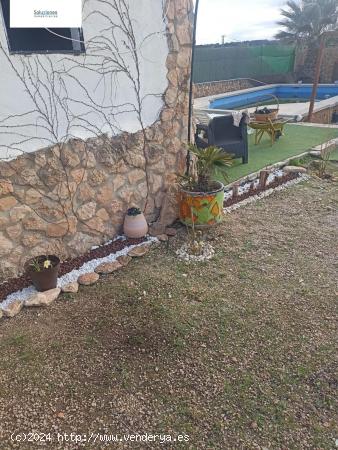 PARCELA CON VIVIENDA, PISCINA Y NAVES EN VILLALGORDO DEL JÚCAR - ALBACETE