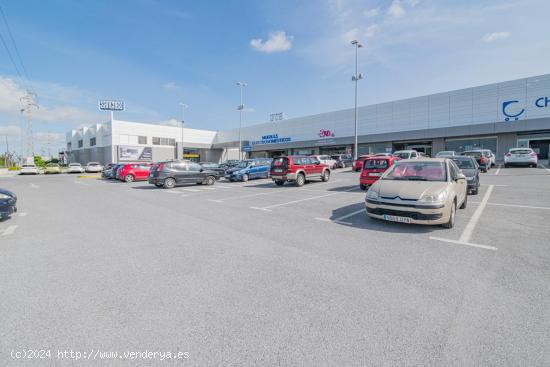  ALQUILER DE LOCAL COMERCIAL EN ALBOLOTE DE 325m2 - GRANADA 