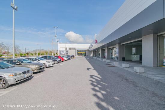 ALQUILER DE LOCAL COMERCIAL EN ALBOLOTE DE 325m2 - GRANADA