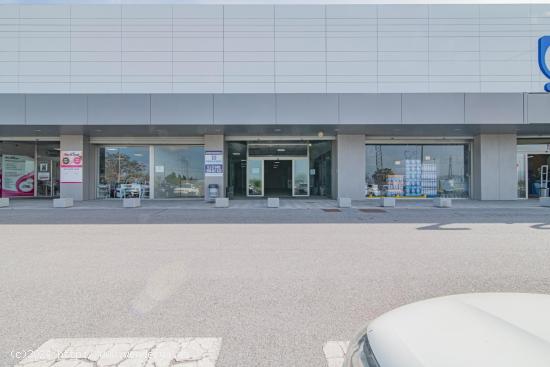 ALQUILER DE LOCAL COMERCIAL EN ALBOLOTE DE 325m2 - GRANADA