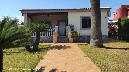 CASA INDEPENDIENTE EN VILLAMARTIN CON PARCELA DE 800 M2. 4 DORM. 3 BAÑOS. - ALICANTE