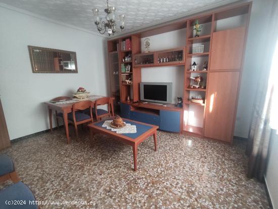 CASA A LA VENTA PARCIALMENTE A REFORMAR UBICADA JUNTO A STA MARÍA CON 120 m2 DE PARCELA - CIUDAD RE