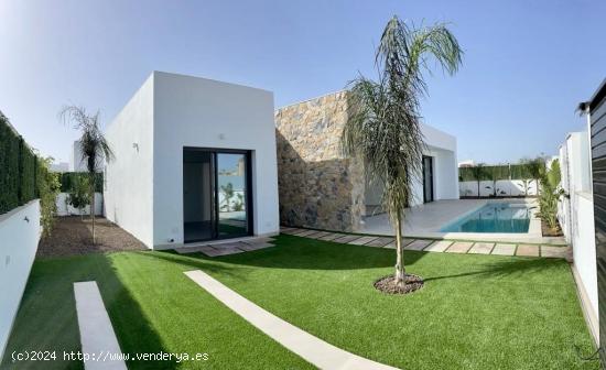 VILLA DE LUJO CON PISCINA Y PARKING EN  SAN JAVIER ( DOS MARES) - ALICANTE