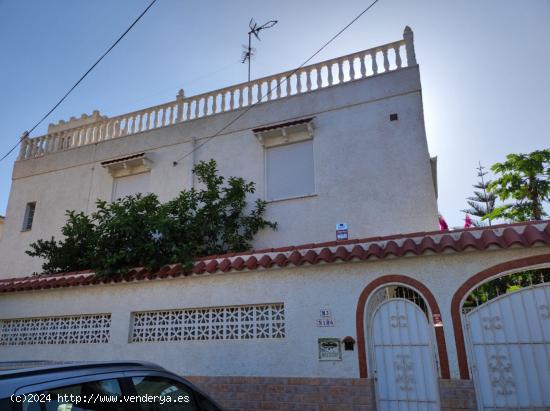 ADOSADO DE 5 DORMITORIOS 2 BAÑOS EN CALAS BLANCAS (TORREVIEJA) - ALICANTE