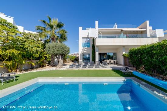  ESTUPENDO BUNGALOW PLANTA BAJA 3 DORMITORIOS CON PISCINA Y JARDIN PRIVADO EN ORIHUELA COSTA - ALICAN 