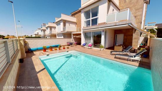  VILLA MODERNA DE LUJO DE 4 DORMITORIOS 4 BAÑOS, PISCINA, EN TORRETA FLORIDA ( TORREVIEJA ) - ALICAN 