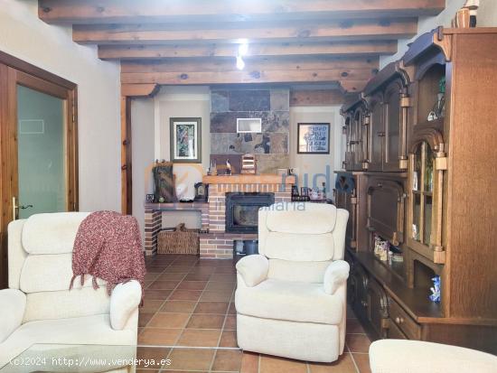 EXCLUSIVO CHALET en MARTIN MIGUEL (SEGOVIA) con CHIMENEA y DOS PATIOS en PERFECTO ESTADO. - SEGOVIA