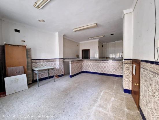 VENTA LOCAL COMERCIAL. ZONA AYUNTAMIENTO - CADIZ