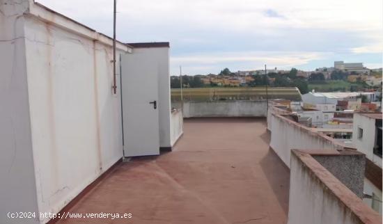 Estupenda casa de varias plantas con local comercial, situada en La barriada de Pescadores. - CADIZ