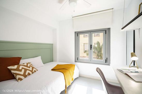 Se alquila habitación con baño en Co-living en Madrid - MADRID