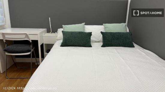 Dormitorio en apartamento de dos habitaciones en Madrid - MADRID