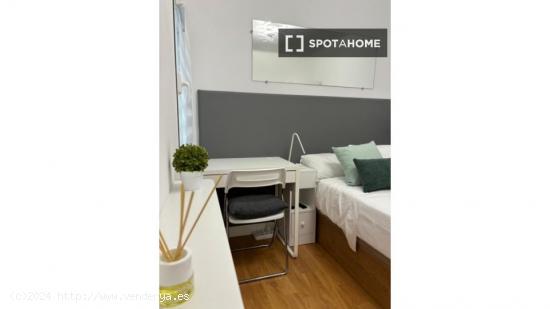 Dormitorio en apartamento de dos habitaciones en Madrid - MADRID