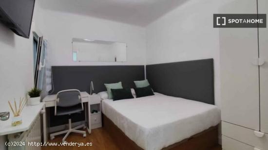 Dormitorio en apartamento de dos habitaciones en Madrid - MADRID