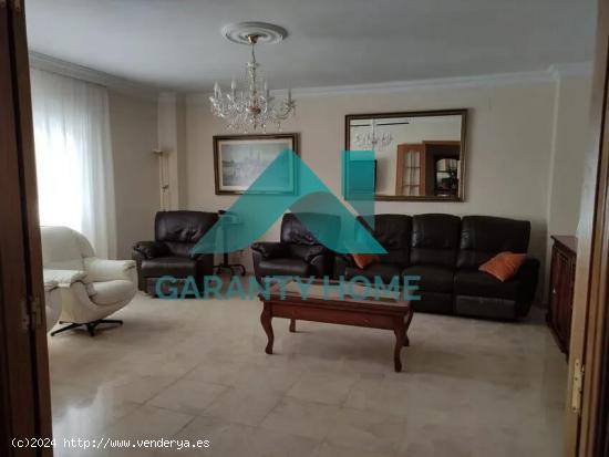 SE VENDE CASA EN PLAZA ITALIA - CACERES