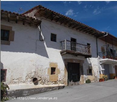 Casa de piedra adosada en Castillo a un paso de Noja - CANTABRIA