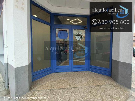 SE ALQUILA LOCAL EN C/ANGEL DE 200 METROS POR 800€