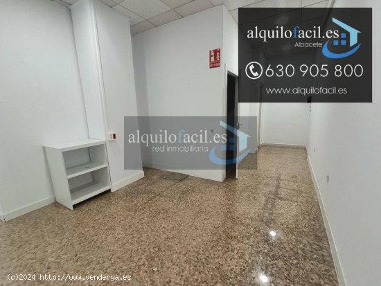 SE ALQUILA LOCAL EN C/ANGEL DE 200 METROS POR 800€