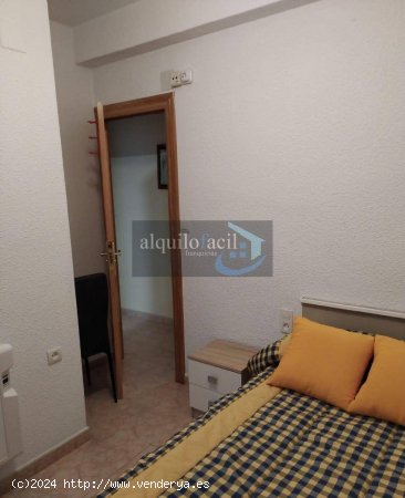 SE ALQUILA HABITACION/ PEDRO COCA/ 300 € todo incluido