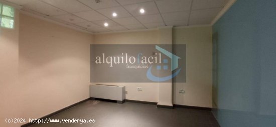  SE ALQUILA ENTREPLANTA EN C/FERIA DE 90 METROS CON PATIO Y ASEO PRIVADO Y 3 ESTANCIAS POR 550€ 