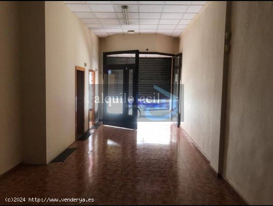 SE ALQUILA O VENDE LOCAL RN C/ PEDRO COCA DE 240 METROS POR 750€