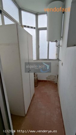 SE VENDE PISO CON GARAJE EN AVDA RAMON Y CAJAL DE 3 DORMITORIOS Y 2  BAÑOS POR 200000€