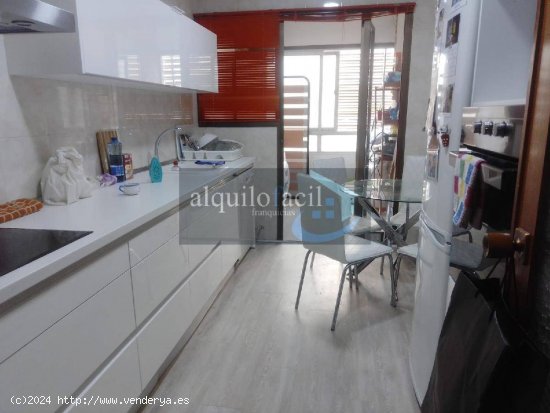  SE VENDE PISO CON GARAJE EN C/ CUENCA DE 4 DORMITORIOS Y 2 BAÑOS POR 230000€ 