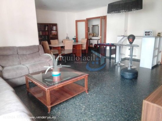 SE VENDE PISO CON GARAJE EN C/ CUENCA DE 4 DORMITORIOS Y 2 BAÑOS POR 230000€