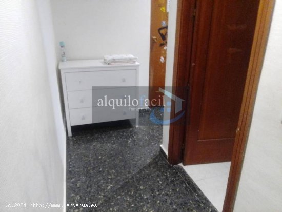 SE VENDE PISO CON GARAJE EN C/ CUENCA DE 4 DORMITORIOS Y 2 BAÑOS POR 230000€