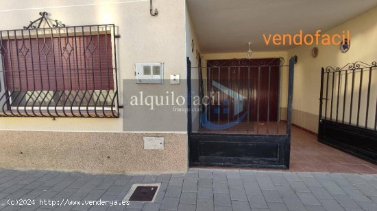 SE VENDE 0 ALQUILA CON OPCION A COMPRA ADOSADO EN VILLAVALIENTE DE 5 HABITACIONES ,4 BAÑOS Y PATIO 