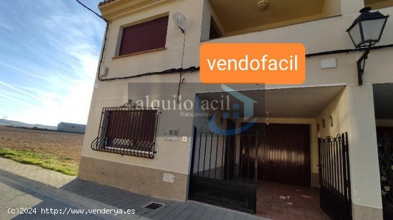 SE VENDE 0 ALQUILA CON OPCION A COMPRA ADOSADO EN VILLAVALIENTE DE 5 HABITACIONES ,4 BAÑOS Y PATIO 