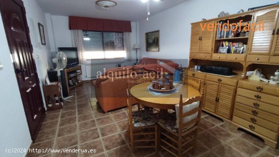 SE VENDE 0 ALQUILA CON OPCION A COMPRA ADOSADO EN VILLAVALIENTE DE 5 HABITACIONES ,4 BAÑOS Y PATIO 