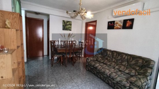 SE VENDE PISO BAJO EN C/GONZALO DE BERCEO DE 3 HABITACIONES POR 58000€