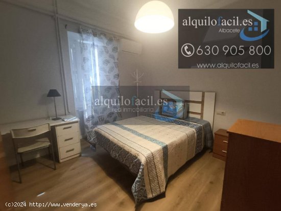 SE ALQUILAN  DOS HABITACIONES  EN C/ ROSARIO POR 300€ TODO INCLUIDO