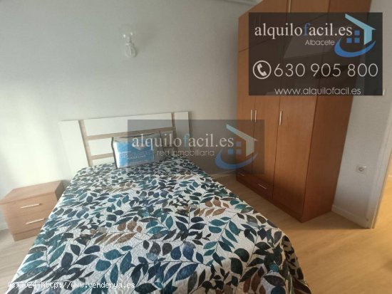 SE ALQUILAN  DOS HABITACIONES  EN C/ ROSARIO POR 300€ TODO INCLUIDO