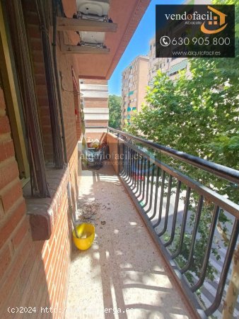 SE VENDE PISO EN PLAZA PADRE DAMIAN DE 4 HABITACIONES POR 198000€