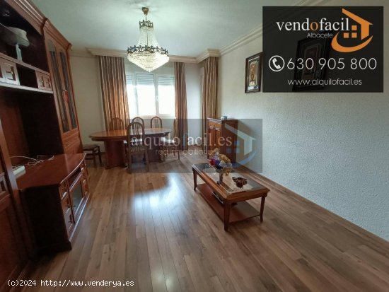 SE VENDE PISO EN C/ MANUEL DE FALLA DE 4 HABITACIONES Y 2 BAÑOS POR 175000€