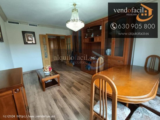 SE VENDE PISO EN C/ MANUEL DE FALLA DE 4 HABITACIONES Y 2 BAÑOS POR 175000€