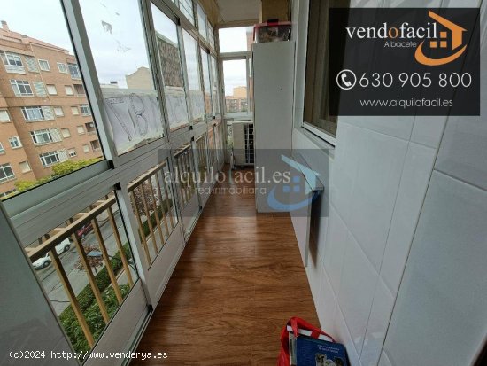 SE VENDE PISO EN C/ MANUEL DE FALLA DE 4 HABITACIONES Y 2 BAÑOS POR 175000€