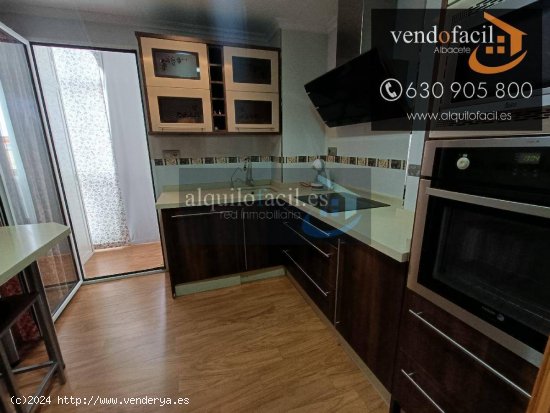 SE VENDE PISO EN C/ MANUEL DE FALLA DE 4 HABITACIONES Y 2 BAÑOS POR 175000€