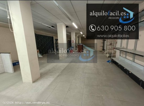  SE ALQUILA LOCAL EN AVDA ISABEL LA CATOLICA DE 260 METROS POR 1900€ 