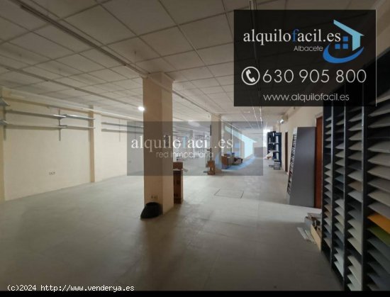 SE ALQUILA LOCAL EN AVDA ISABEL LA CATOLICA DE 260 METROS POR 1900€