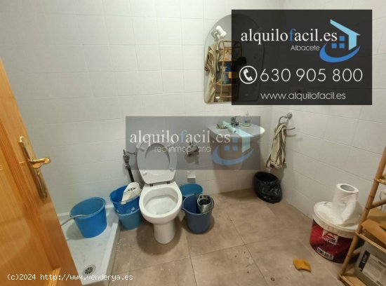 SE ALQUILA LOCAL EN AVDA ISABEL LA CATOLICA DE 260 METROS POR 1900€