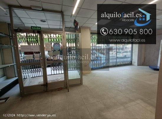 SE ALQUILA LOCAL EN AVDA ISABEL LA CATOLICA DE 260 METROS POR 1900€