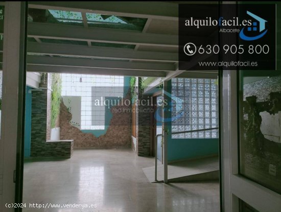 SE ALQUILA LOCAL EN ZONA TEJARES DE 350 METROS POR 1300€