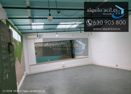 SE ALQUILA LOCAL EN ZONA TEJARES DE 350 METROS POR 1300€