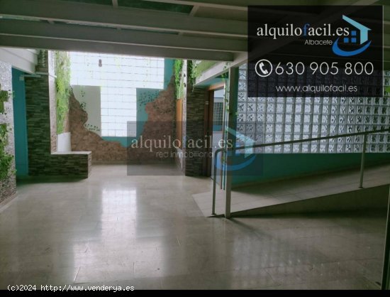 SE VENDE LOCAL EN ZONA TEJARES DE 350 METROS POR 480000€