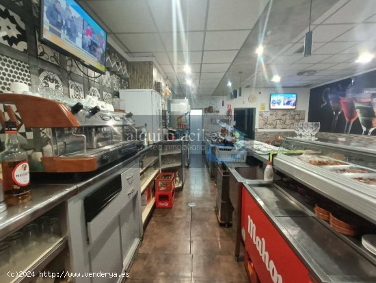 SE TRASPASA CAFETERIA TAPERIA EN SAN PABLO DE 120 METROS POR 16000€